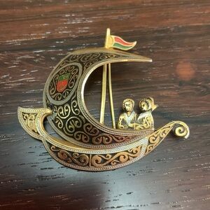VTG Spanish Sailing Ship Couple Brooch Lovers Spain